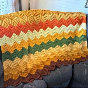 Vintage 70s Handmade Crochet Afghan 60”x84” Chevron Ripple Fall Colors Zigzag